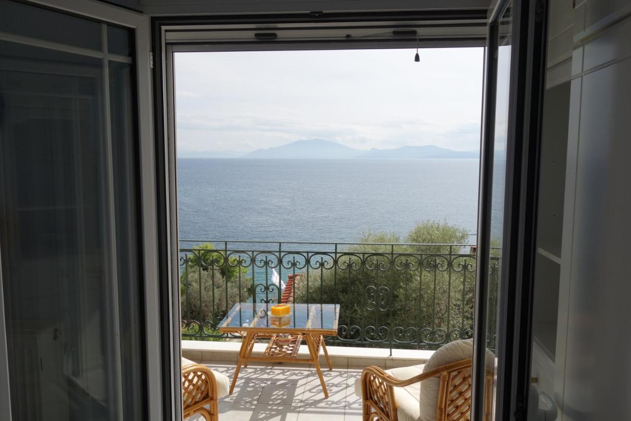 Beach Front House With View Marathos  Ngoại thất bức ảnh